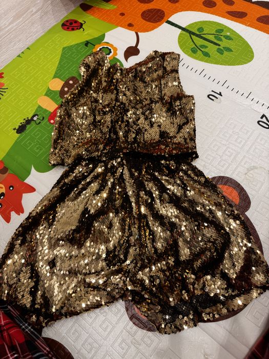 Платья и костюмы для девочек