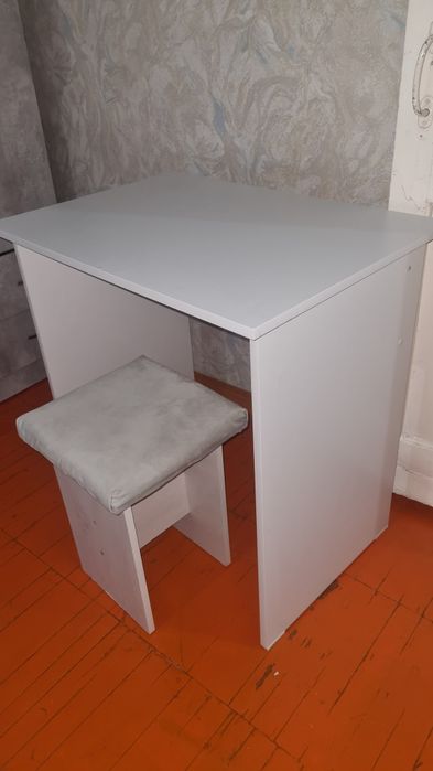 Писменный стол для школники