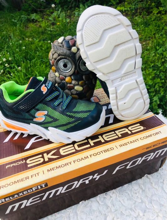 Adidasi baiat SKECHERS-marimea 28,inter18cm,leduri,nu piele Salomon