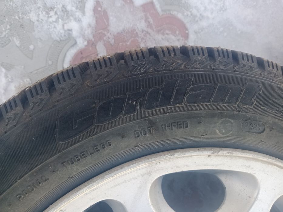 Диски с резиной . Резина почти новая