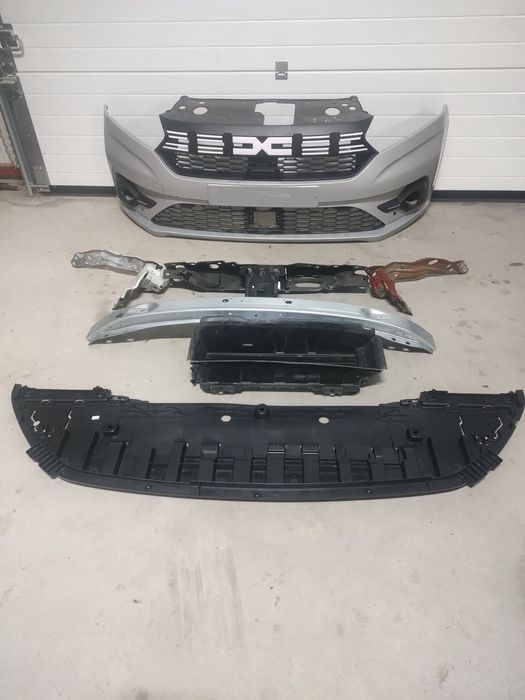 Bara fata , trager, ochelari faruri, traversa ,volet ,scut Logan 3