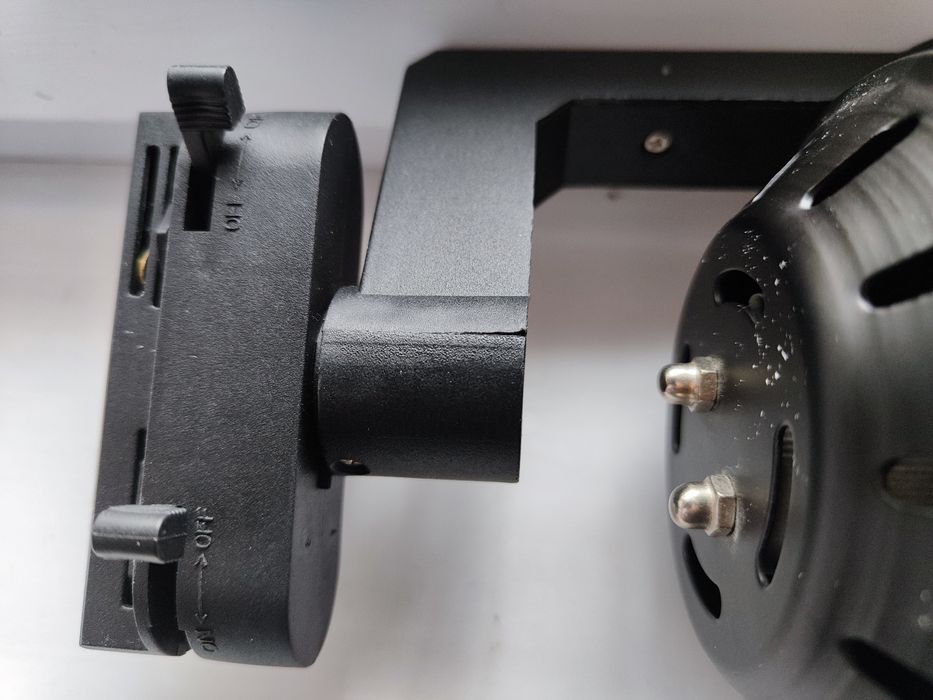 Трековый спот для больших помещений