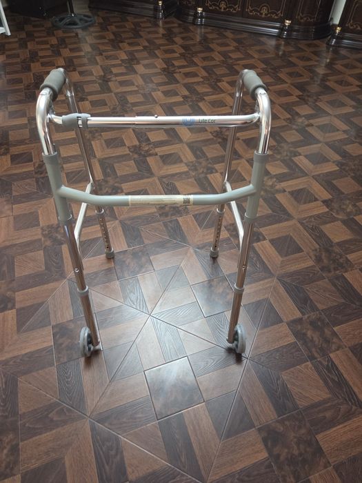 Продам ходунки б/у