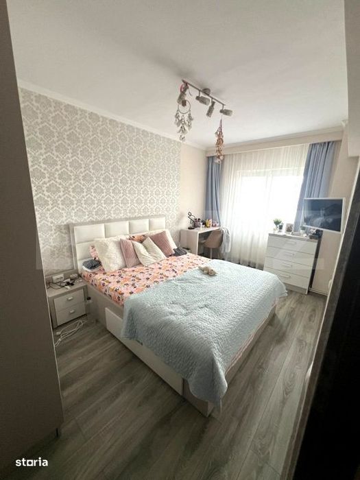 Apartament 4 camere, 86 mp, balcon, 2 bai, etaj intermediar, Manastur