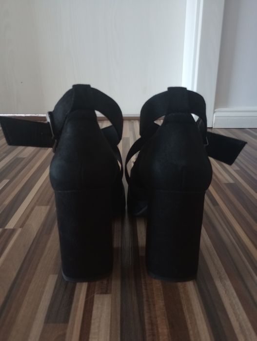 Pantofi negre cu toc