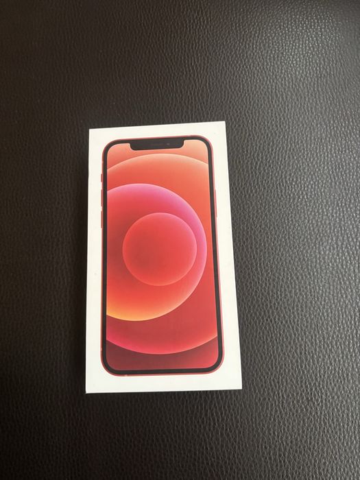 Iphone 12 - червен