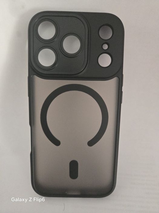 MagSafe калъф за iPhone 17 Pro / 17 Pro Max–опушен гръб, черна рамка