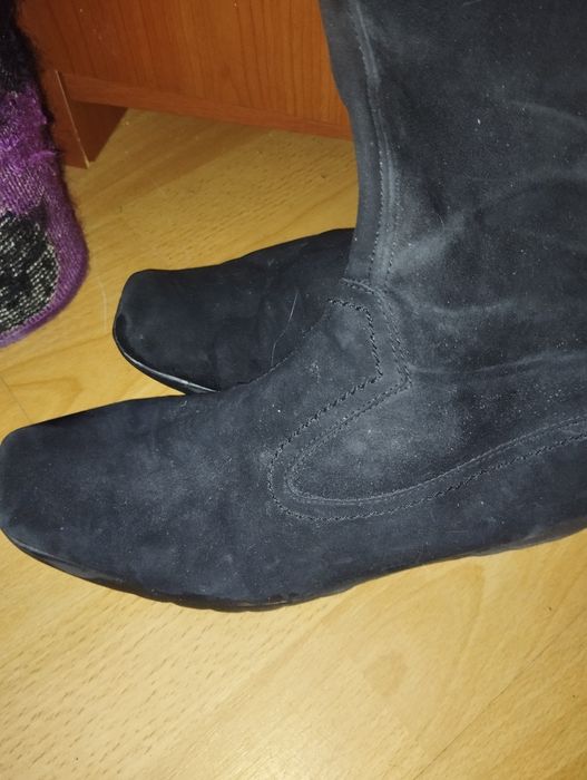 Cizme lungi piele întoarsă ,stare f bună + hanorac cadou