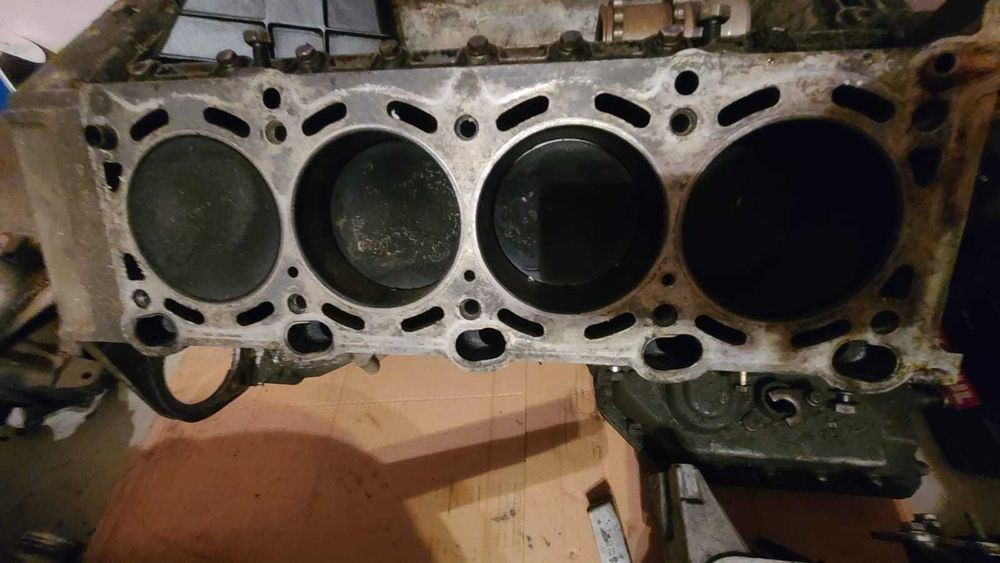 Bloc motor BMW V8 M60B40 4.0 Galati • OLX.ro