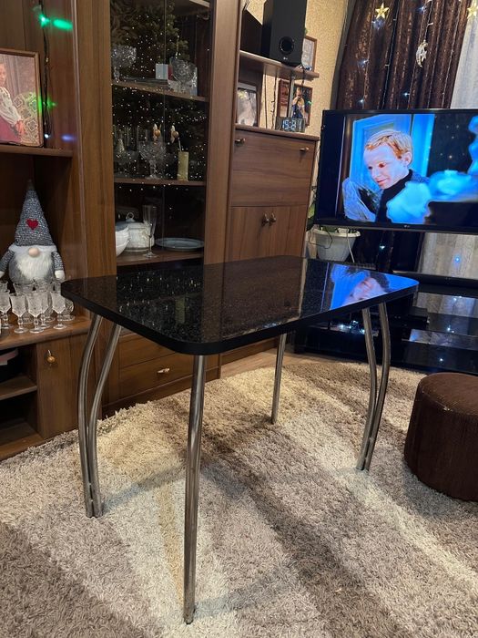 Стол кухонный черный