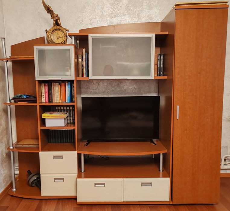 Продам стенны , диван, парта