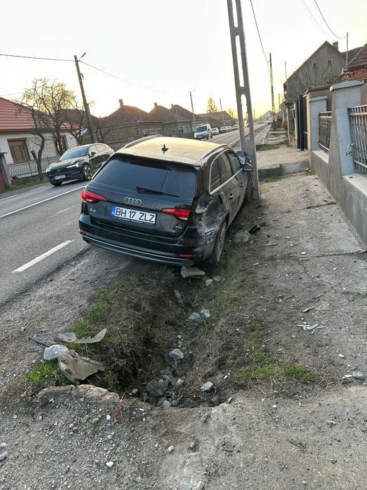 Adudi A4 B9 2016 avariată