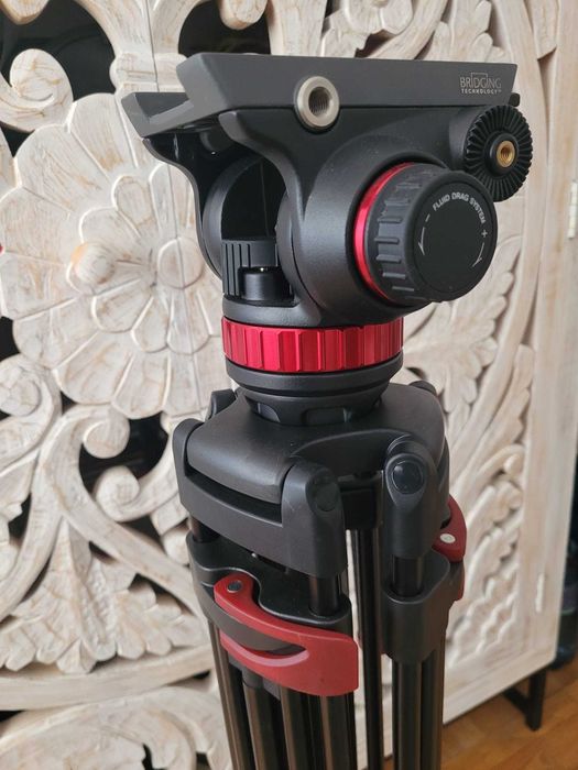 Trepied Miliboo MTT602AWH cu cap video Manfrotto MVH502AH