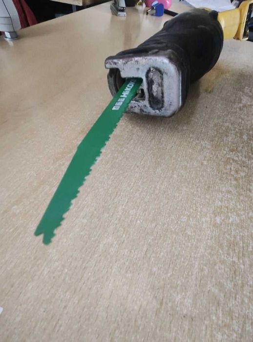 fierastrau dewalt 18v