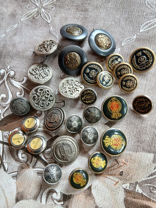 Nasturi metalici aurii vechi