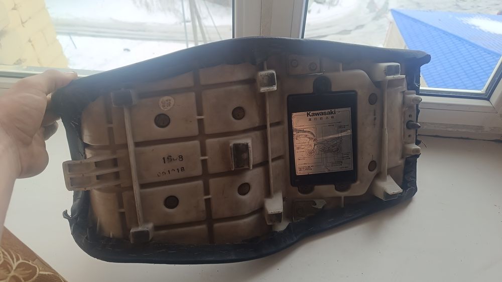 Продам седло Kawasaki zzr400