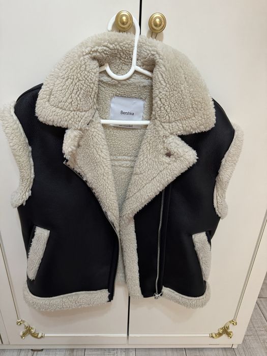 Кожен елек от bershka