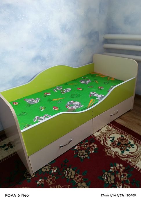 Детский кровать.