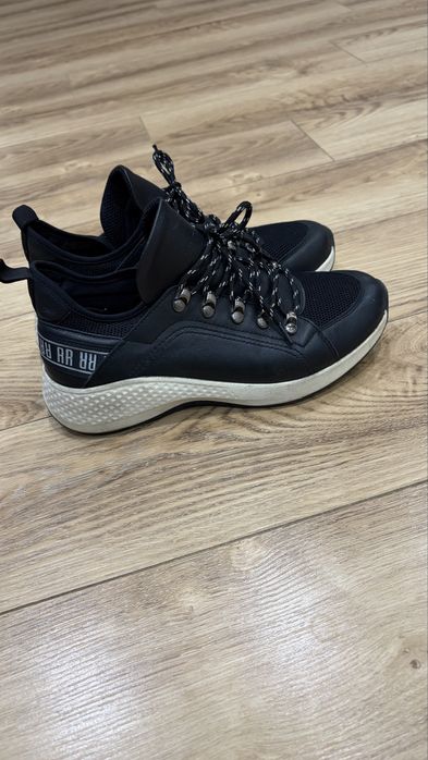 Продам обувь для девочки