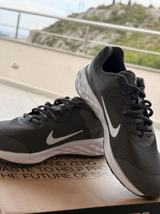 Продавам нови Nike Running