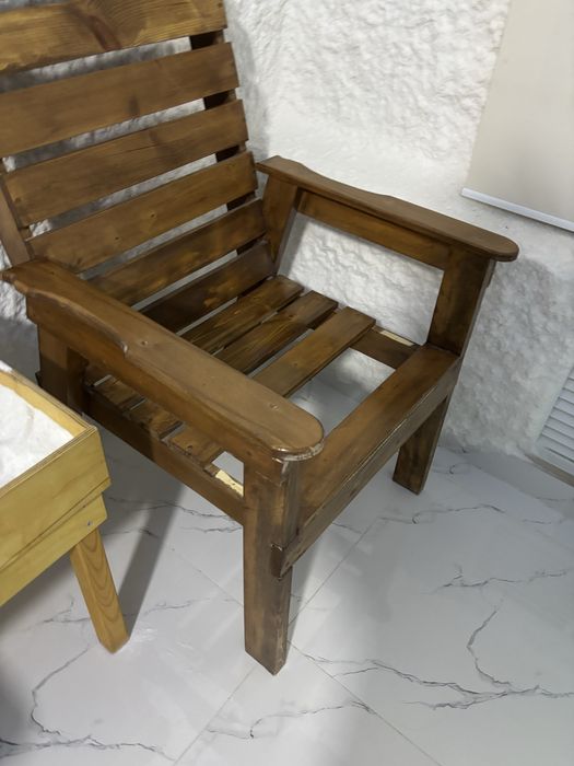 Кресло деревянное