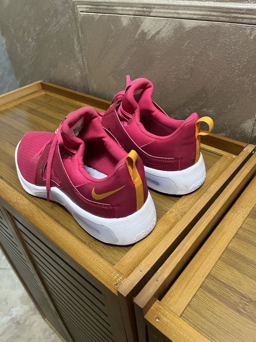 Дамски обувки Nike и Champion – №40/41 – ИЗГОДНО