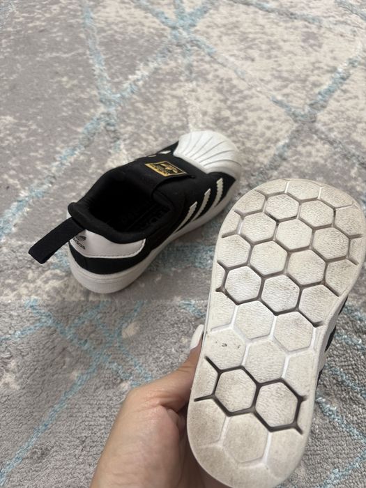 Кроссовки Adidas оригинал 23.5р