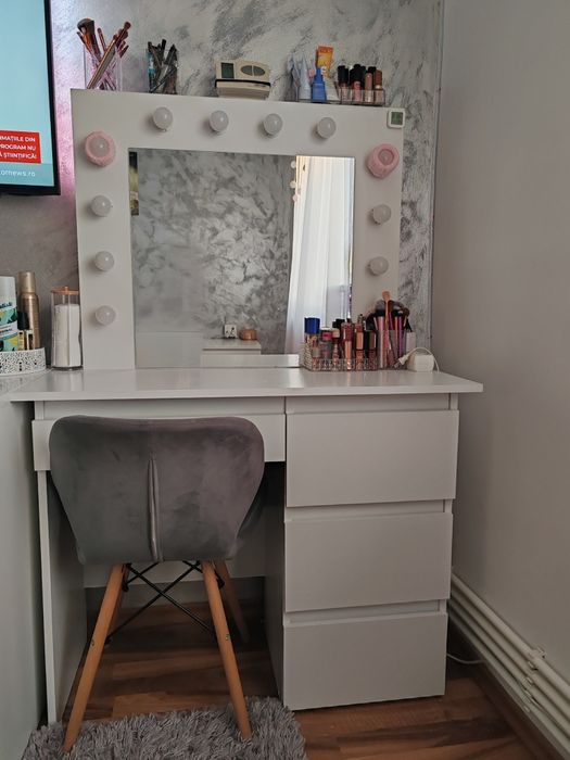 Masa machiaj cu sertare