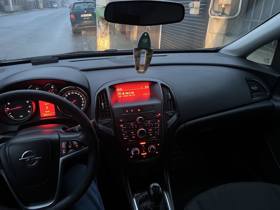 Opel astra j. 2014 benzina +gpl