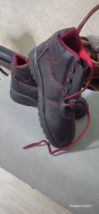 Продам рабочие ботинки