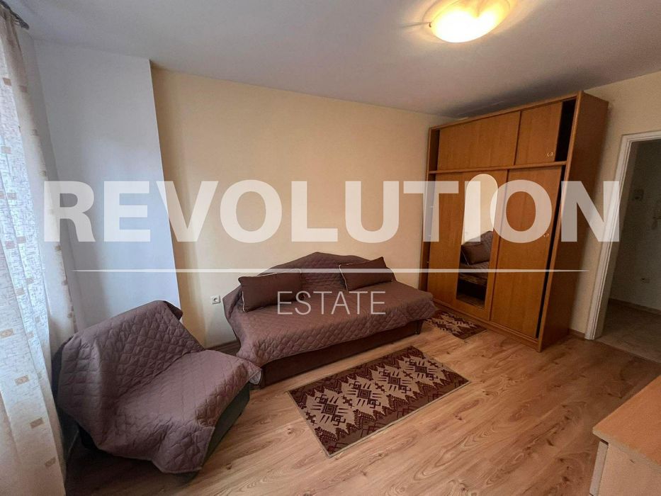 Тристаен апартамент в района на Цветен квартал!