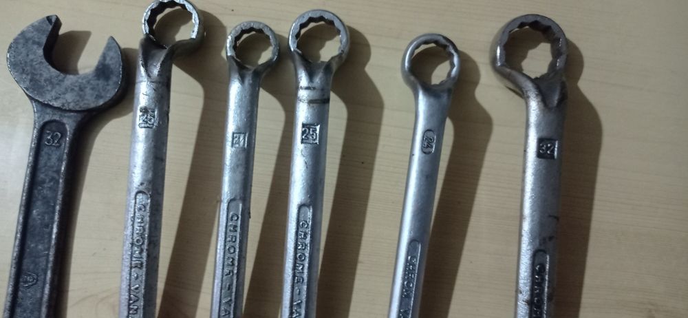 Продавам лули и един гаечен ключ