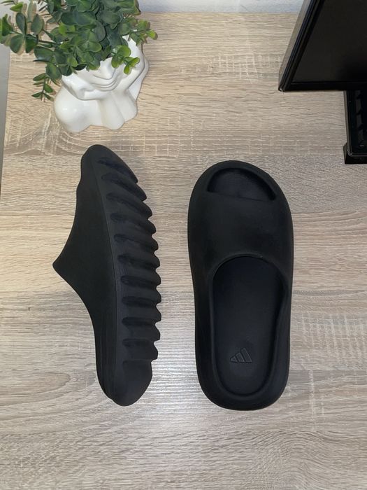 Yeezy slides adidas