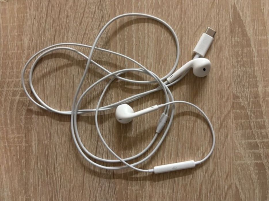Срочно Продам наушники оригинальные Apple Earpods Type-C