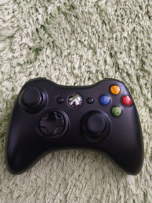 Продавам xbox 360 slim и hardisk с 1.5TB памет с над 500 игри, като gta 5, forza horizon , call of duty и много други
