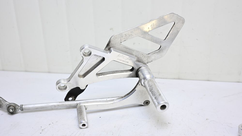 Scarite Fata Stanga Dreapta Pedala Schimbator Aprilia Racing RSV 1000