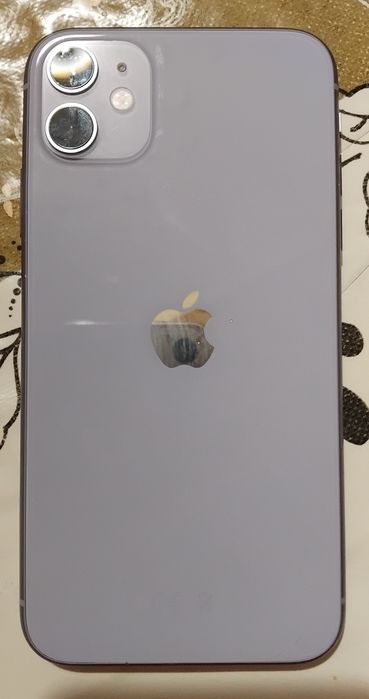 Продавам iPhone 11