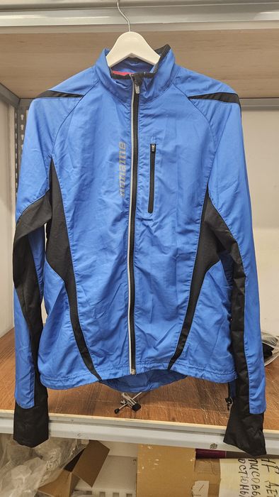 Продам спортивный костюм Noname