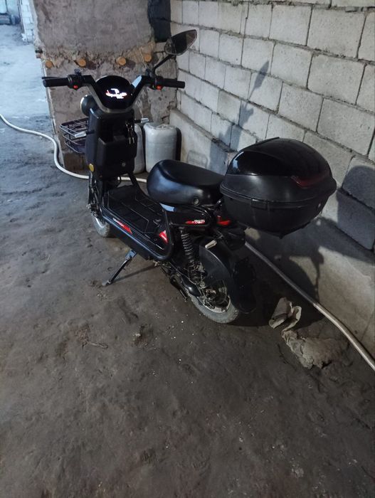 Скутер Деманш сотилади