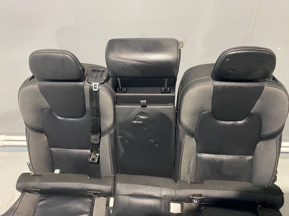 Interior cu incalzire scaune fata VOLVO XC60 R-DESIGN 2023
