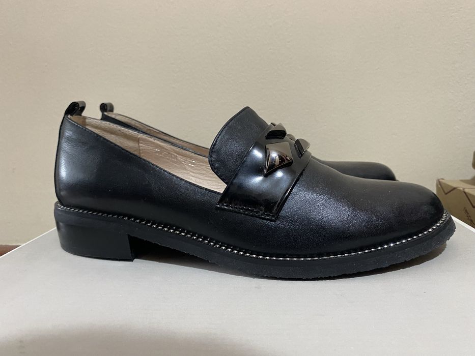 Женские черные лоферы