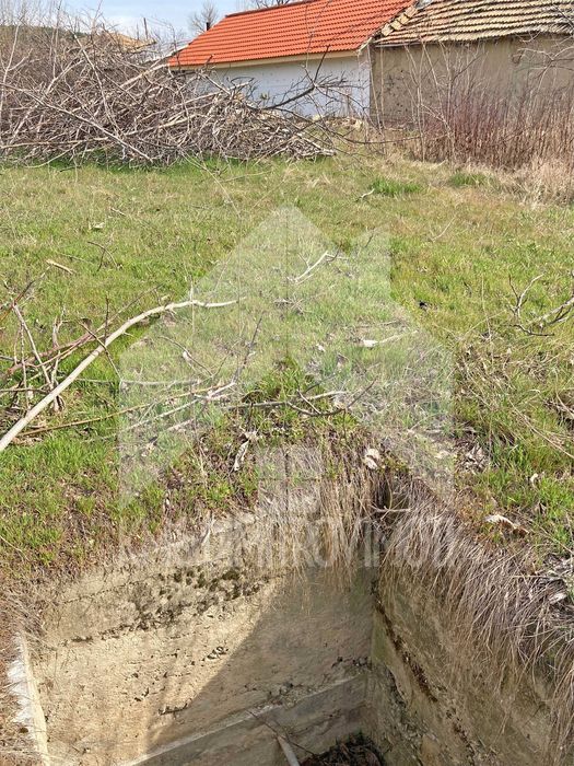 Продава парцел в с. Енево, (Нови пазар) 1 ДКА за жилищно строителство!