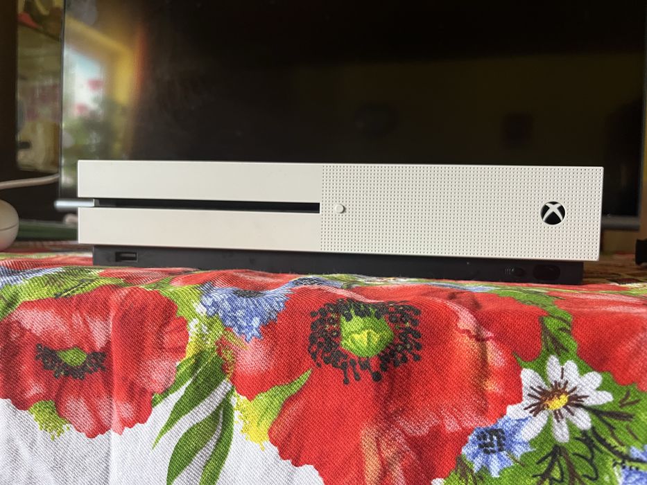 Xbox One S + FC24 + GTA 5 + Controller | Merge perfect