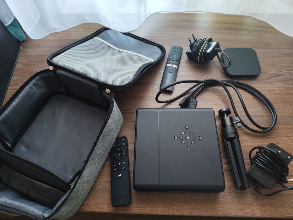 Mini Proiector - BYINTEK U30 Full HD 1080P Android  + Mediaplayer Xiaomi MI TV Box S