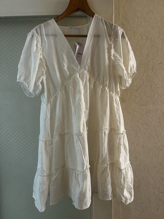 Нежна бяла рокля