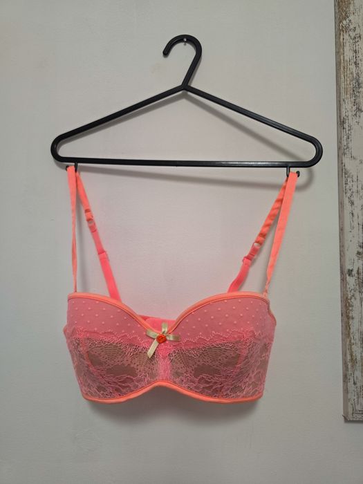 Дамски прасковен сутиен