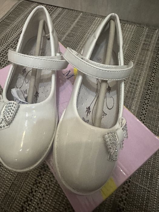 Туфли белые девочке