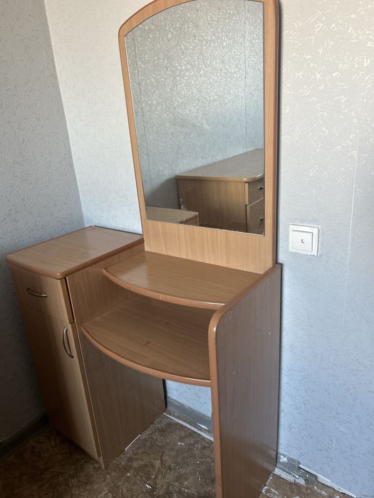 Продам спальный гарнитур