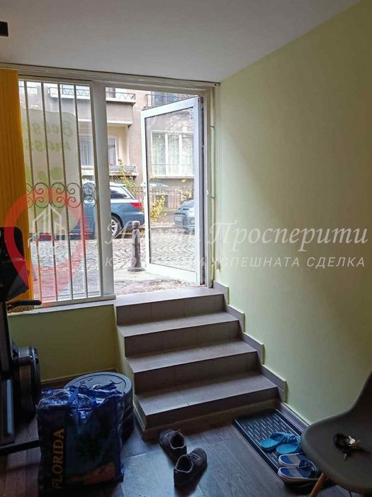 Дава се под наем Магазин в София, Център - 30 кв.м за 300 € - Снимка #1