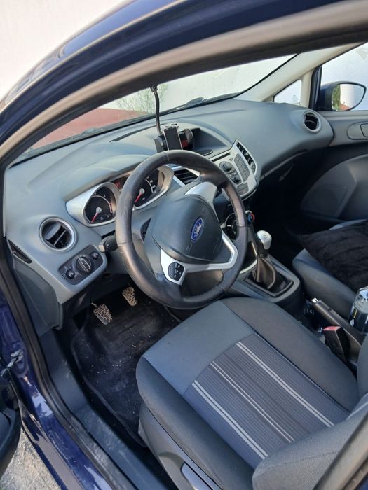 Vând Ford Fiesta